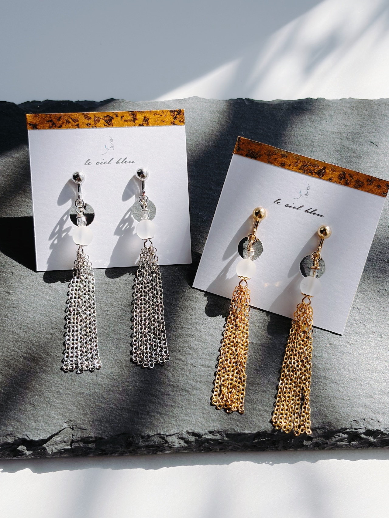 耳元揺れるイヤリング 水晶 ゴールド/シルバー