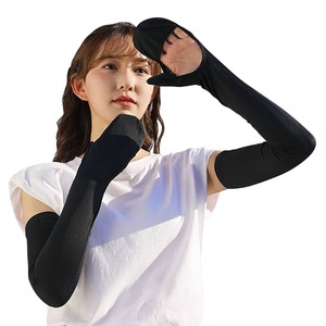 【数量限り】[JISONCASE] アームカバー 冷感 UVカット 無地 レディース アームスリーブ 夏 ひんやり 吸汗速乾 滑り止め スマホ操作 日焼け止め 指掛けタイプ 手荒れ 手袋 おしゃれ 腕カバー 可愛い 丸洗い 男女兼用 アームウォーマー 4色 (ブラック)