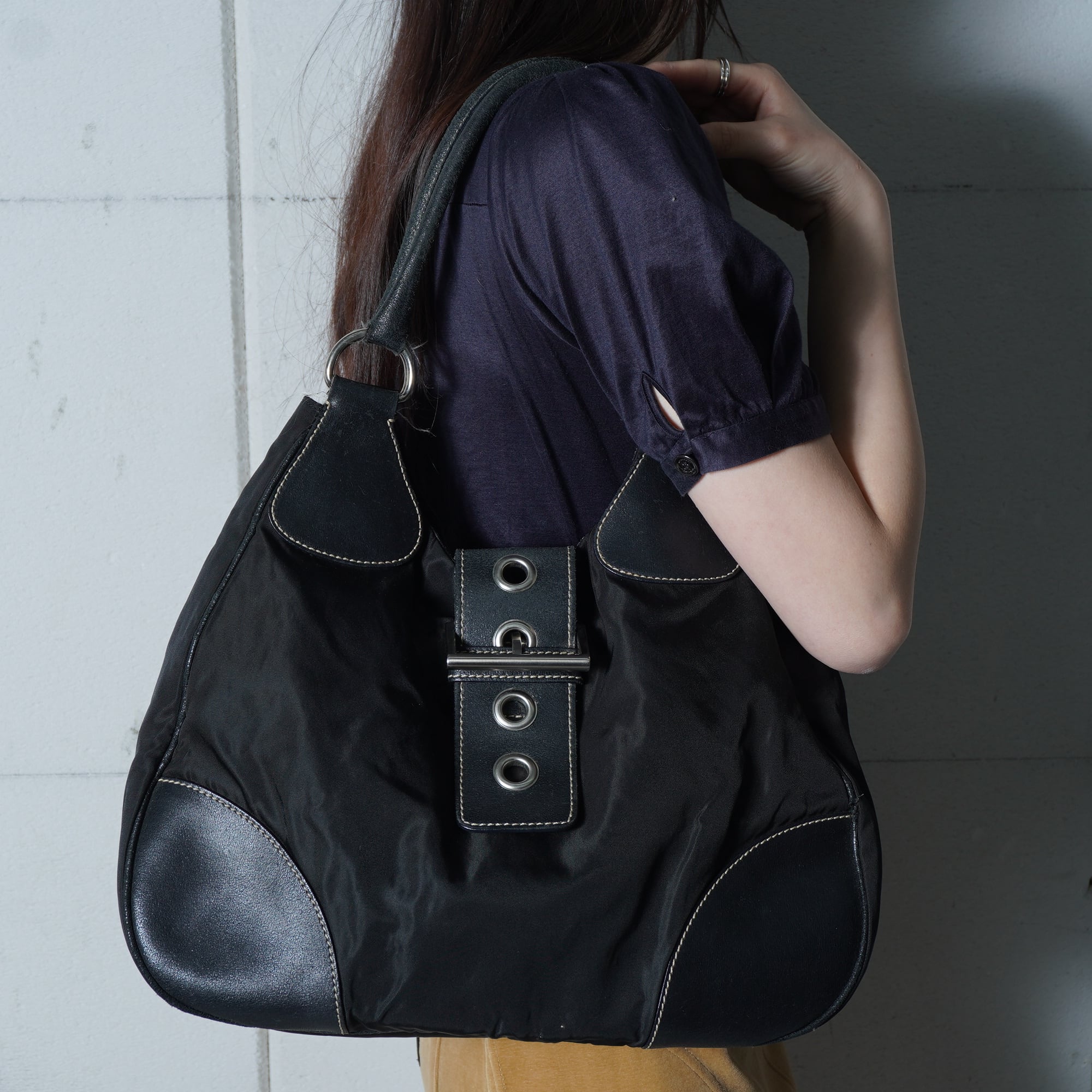 プラダ ナイロン×レザー キルティング ワンショルダー バッグ 三角 