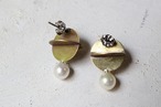 球体とパールのピアス