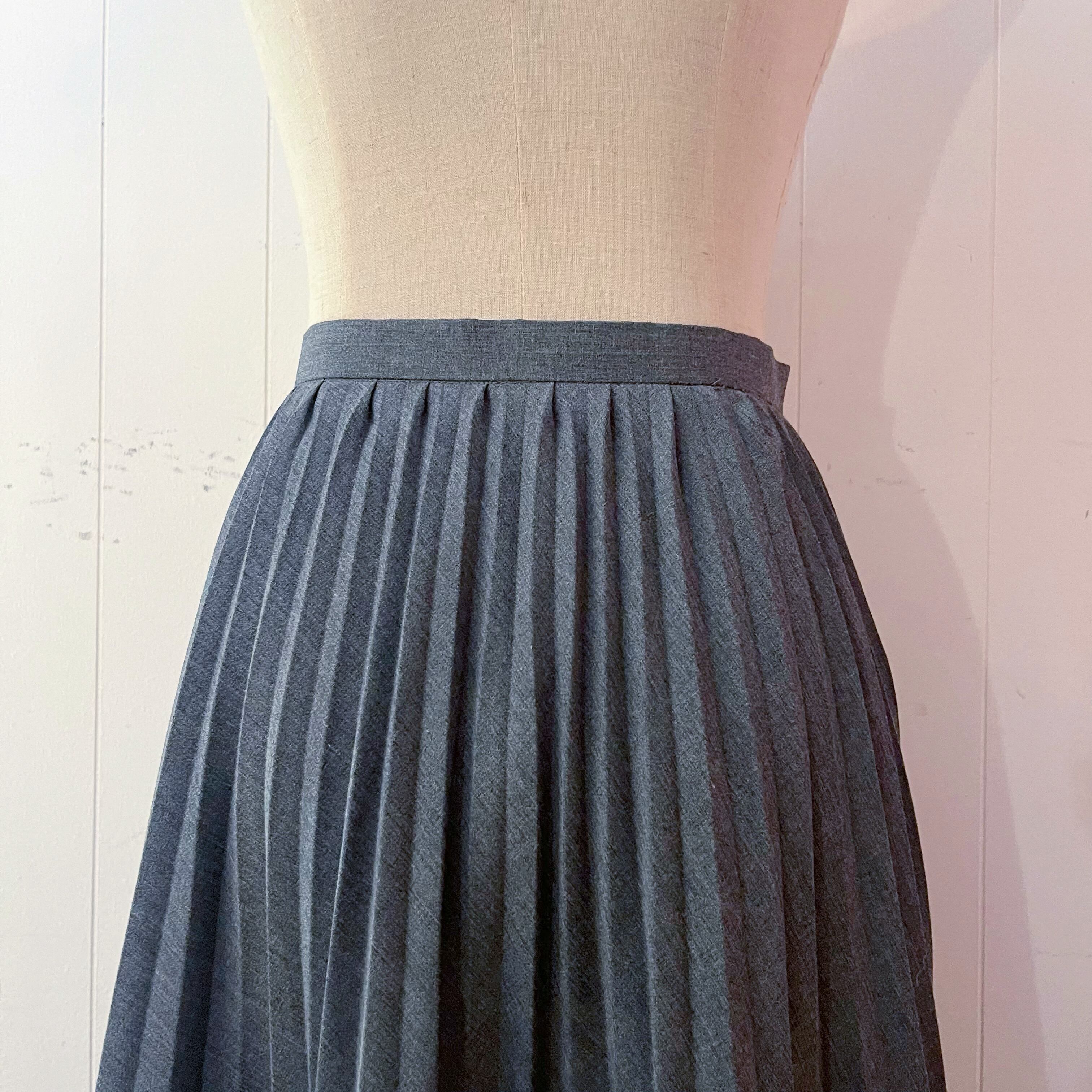 gray accordion pleats skirt