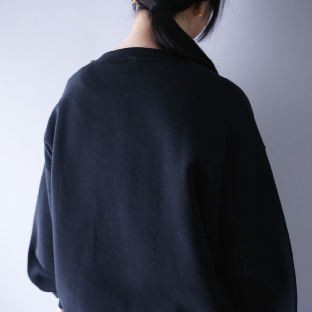 "猫×刺繍" black base over silhouette sweatshirt