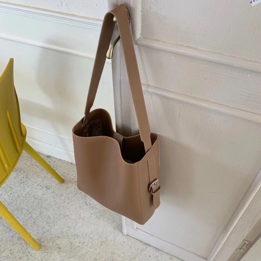 シンプルトートバッグ