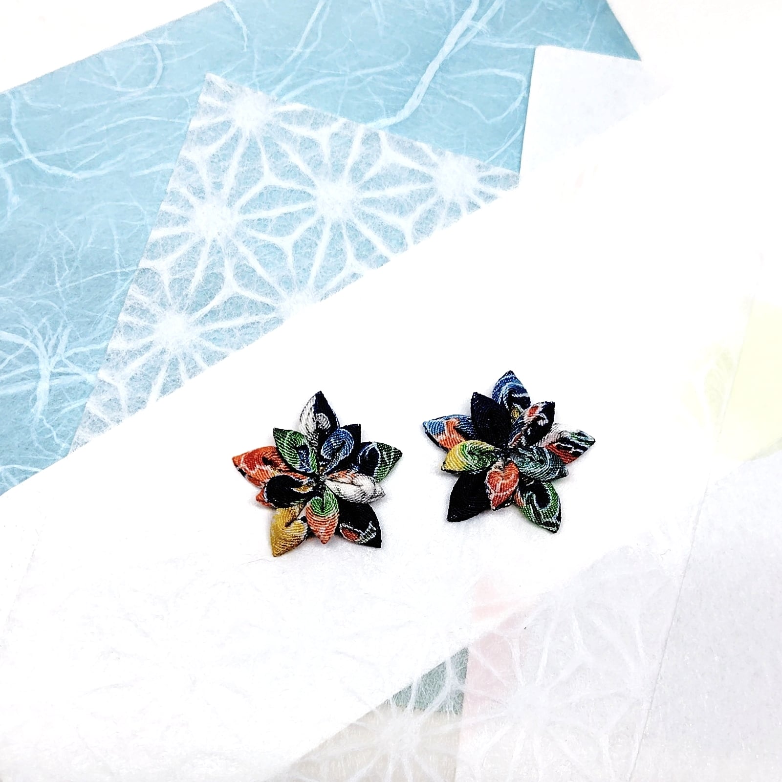 花影（かえい） 紺色 * つまみ細工 ピアス・イヤリング | 和モダン