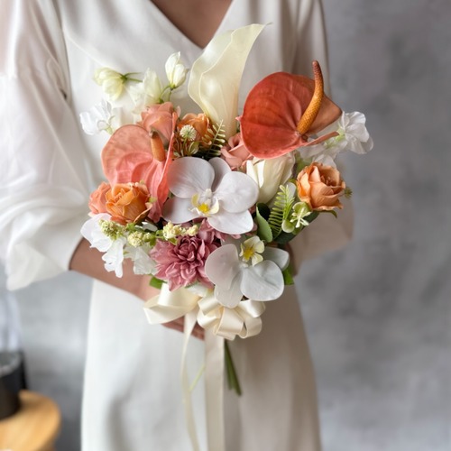 テラコッタ×アンスリューム×胡蝶蘭クラッチブーケ☆