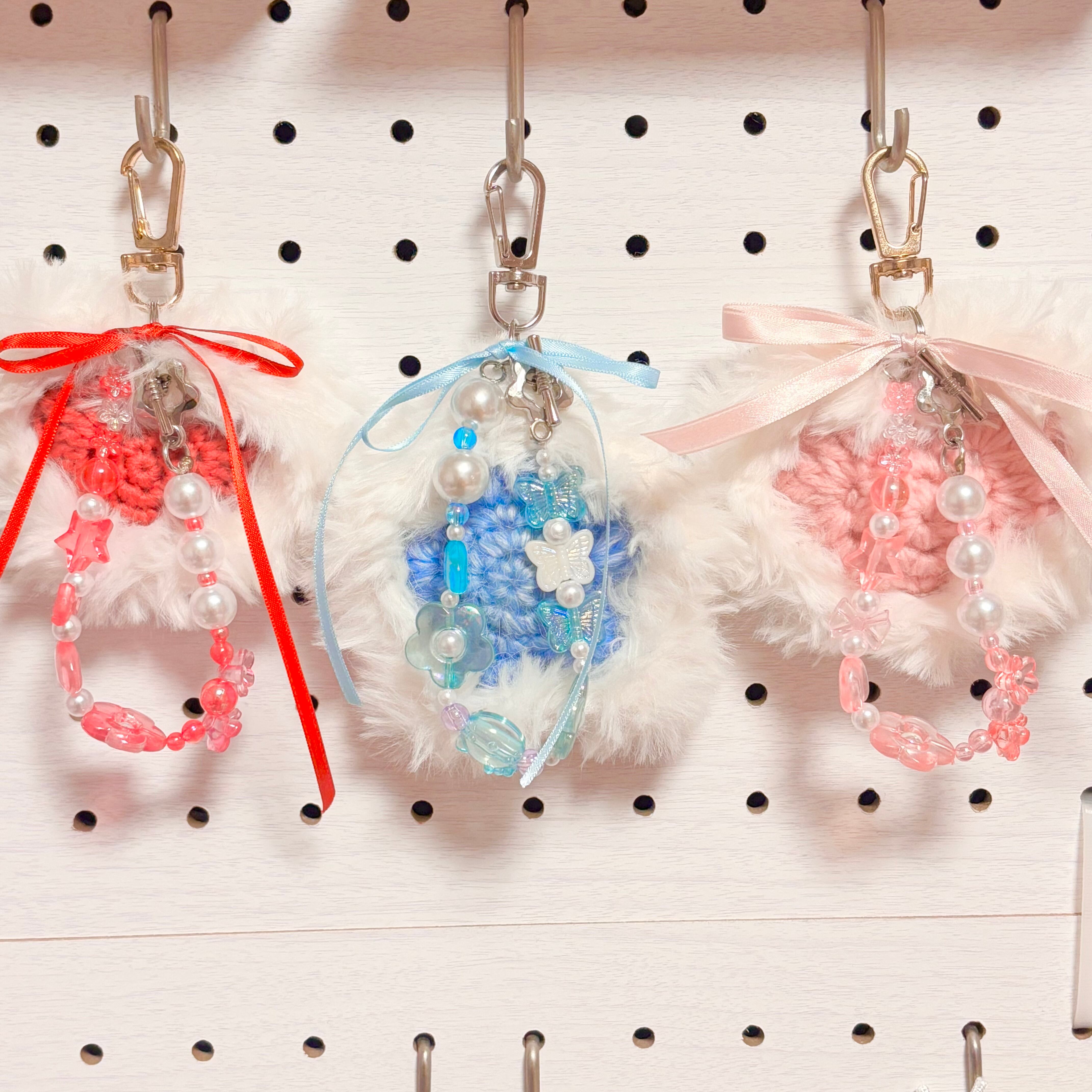 [専用　こり様]チャーム ハンドメイド 刺繍 フェルト 毛糸 ストラップ こけし フェルト刺繍 ストラップの通販 by もちゃ屋｜ラクマ