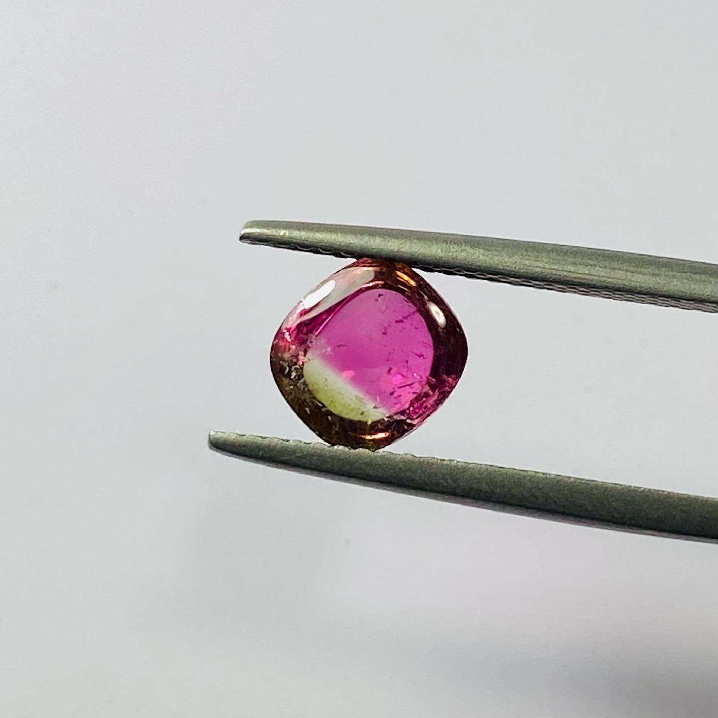 ポップな桜餅!?バイカラートルマリンカボション