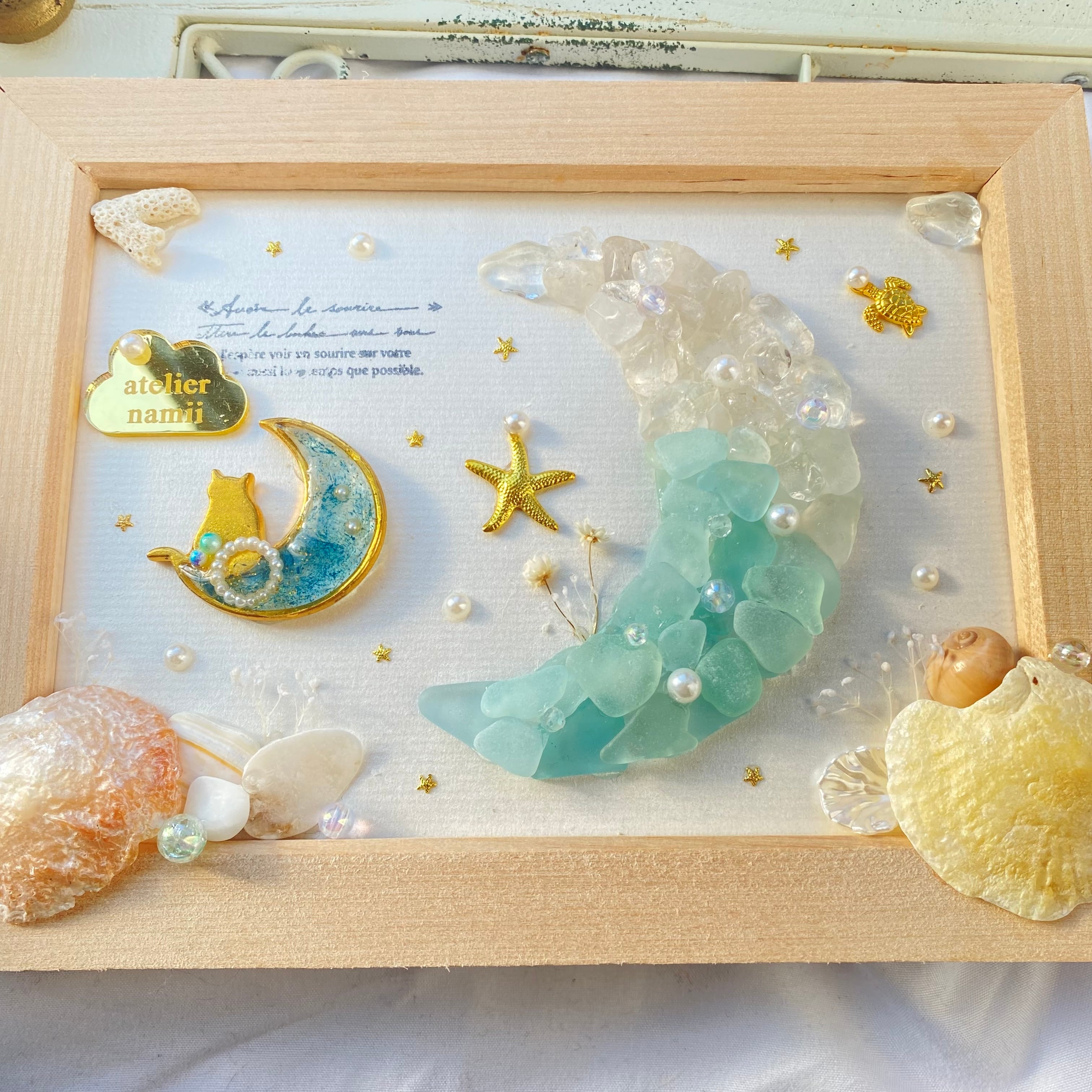 "水晶とシーグラスの三日月と猫と。"【レジン猫作品使用】