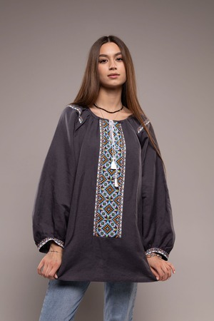 ウクライナ刺繍ヴィシヴァンカ　手刺繍　レディース・フリーサイズ