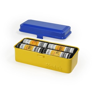 【在庫処分】KODAK 120/135 Film Caseフィルムケース - 120 フィルム 8 ロール / 35mm フィルム 10 ロール用 - フィルムを分類して保護するためのレトロなスチールケース (ブルー) (フィルムは含まれません)