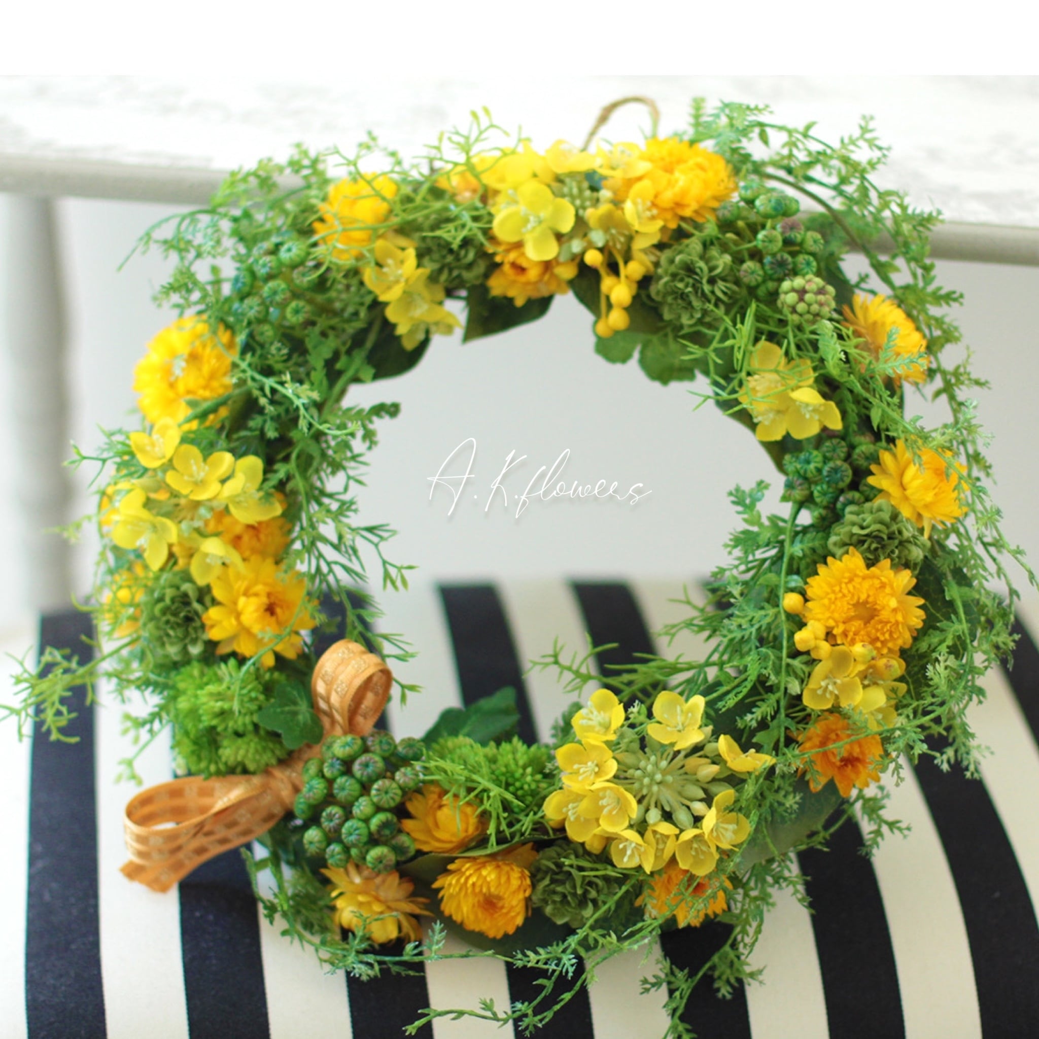 菜の花とデイジーの黄リース「spring flowers」｜A.K.flowers アーティ
