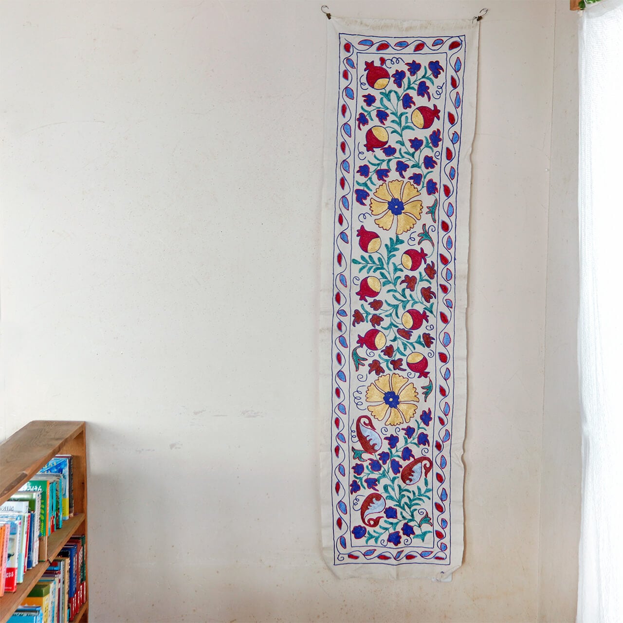 1点もの】スザニ刺繍 タペストリー イエロー ブルー レッド 系 ザクロ