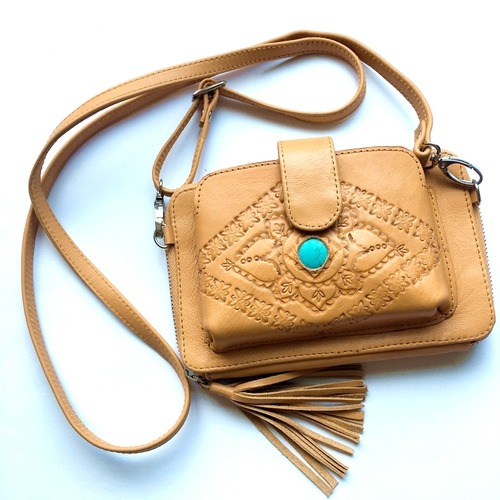 ボヘミアン 本革 レザー タッセル付 ウォレット(キャメル×スマホケース) 財布 長財布 ショルダー付パスポート入れ【バリ直輸入】