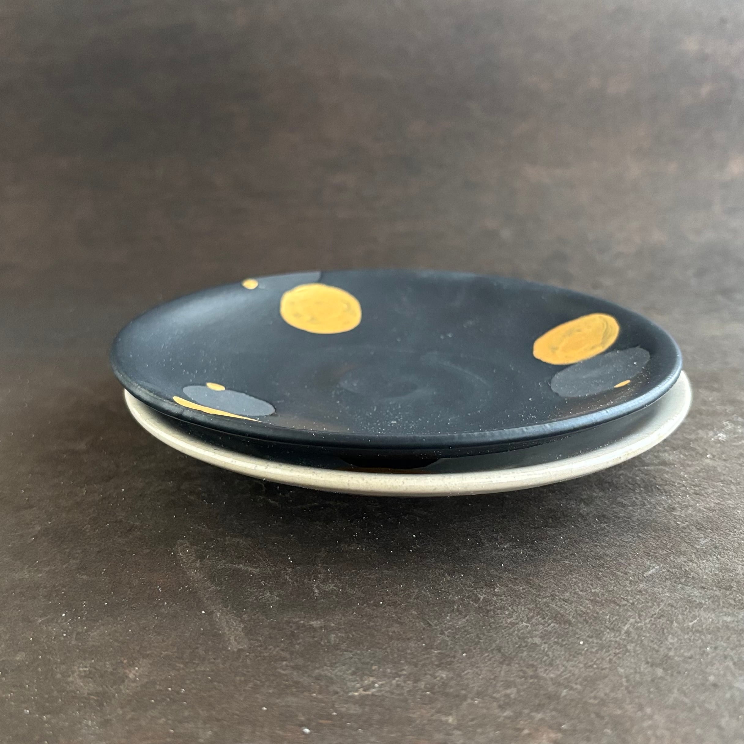 金彩お月お皿　白と黒