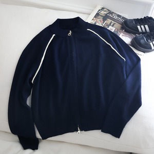 秋ミニマリストカーディガン