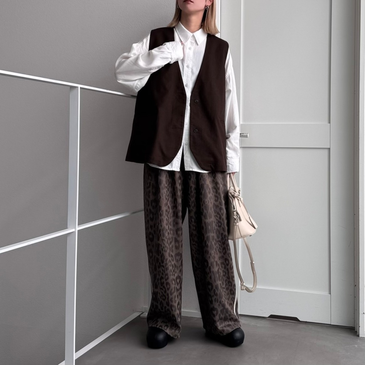 バックスリットフレンチリネン混gilet/ブラウン