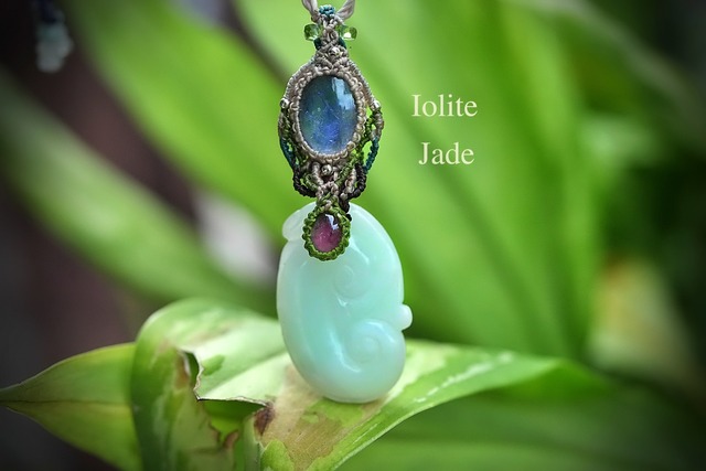 台風の目 アンティーク本翡翠  iolite マクラメネックレス2141