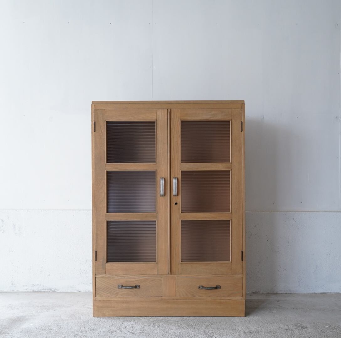 モールガラスのキャビネット