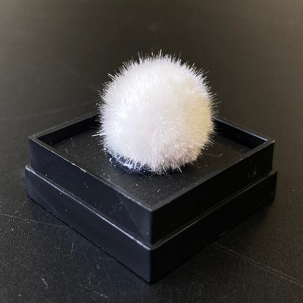 オーケン石 オケナイト（Okenite)直径約13mm コレクションケース付