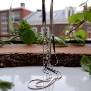 ネイビーのアクセントネックレス (zee-32)