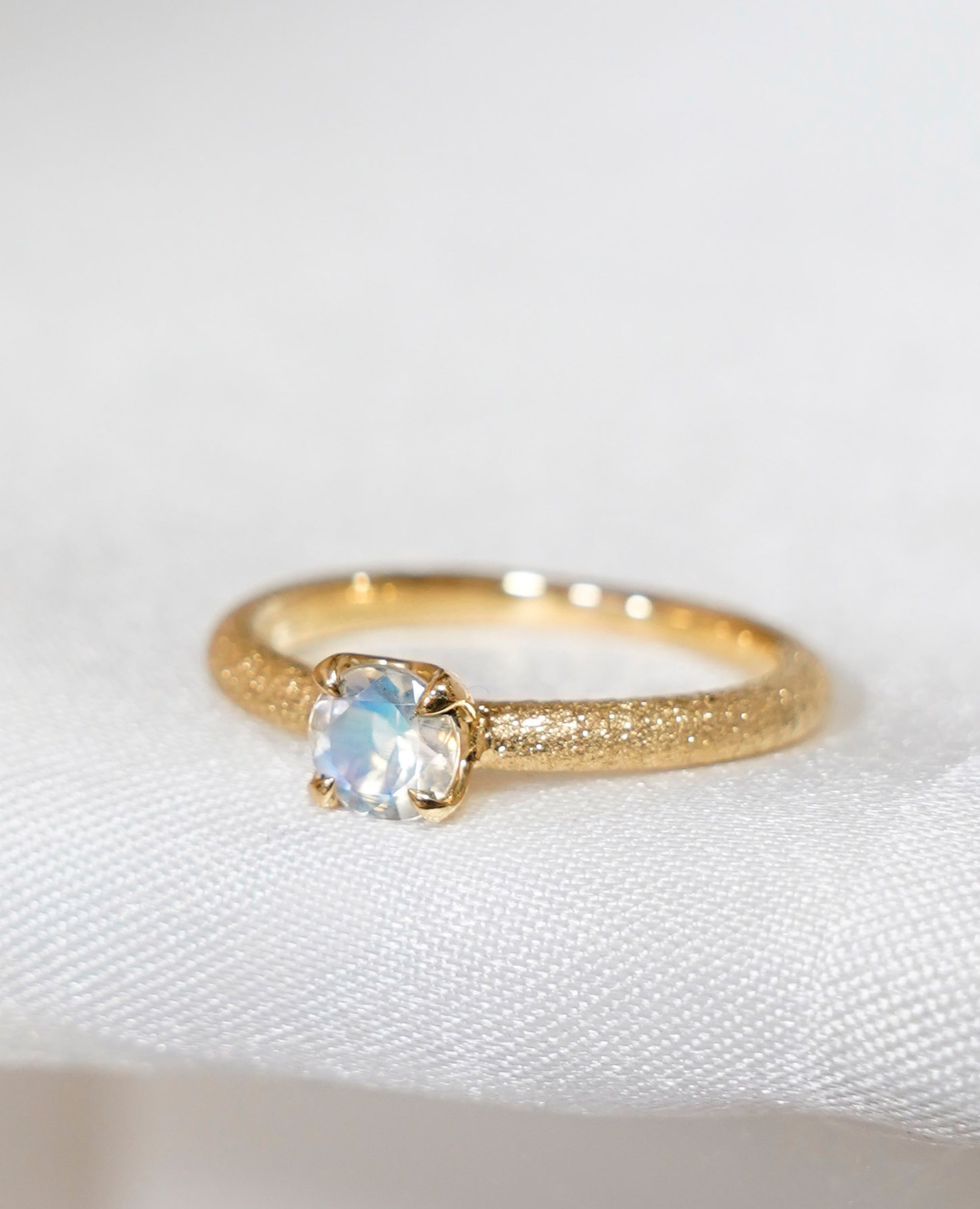 K18）Royal Blue Moon Stone(ロイヤルブルームーンストーン) Ring