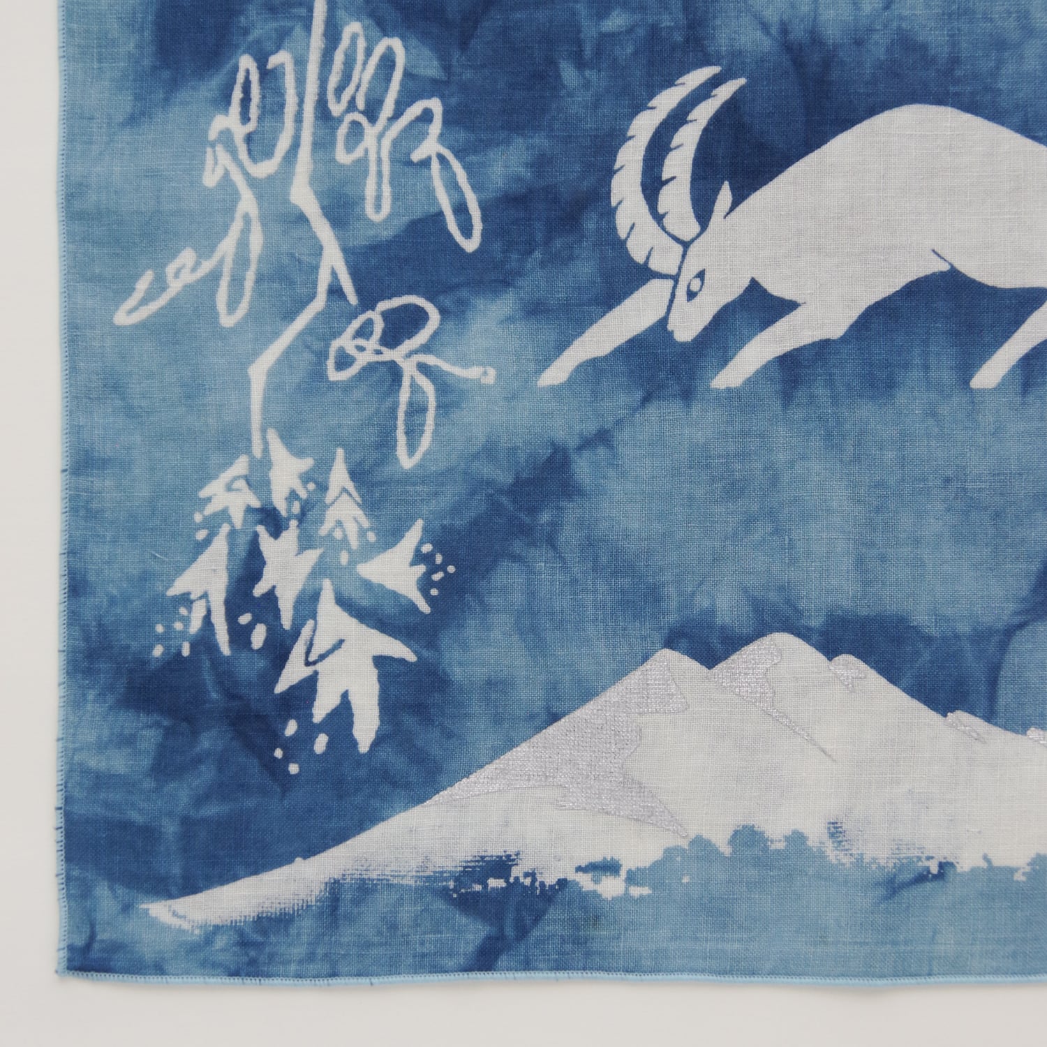 染色工芸　猿　さる　染め付け　額装　壁掛け　藍染め 旅する窓辺のハンカチーフ「雪山を生きるアイベックス」 藍染屋ほうね