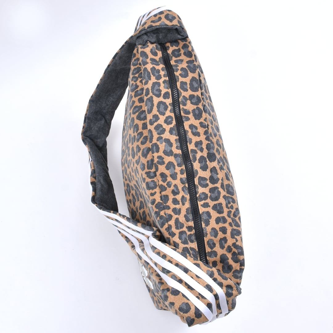 adidas】レオパード柄ショルダーバッグ(ラージ) | VOLCAN&APHRODITE