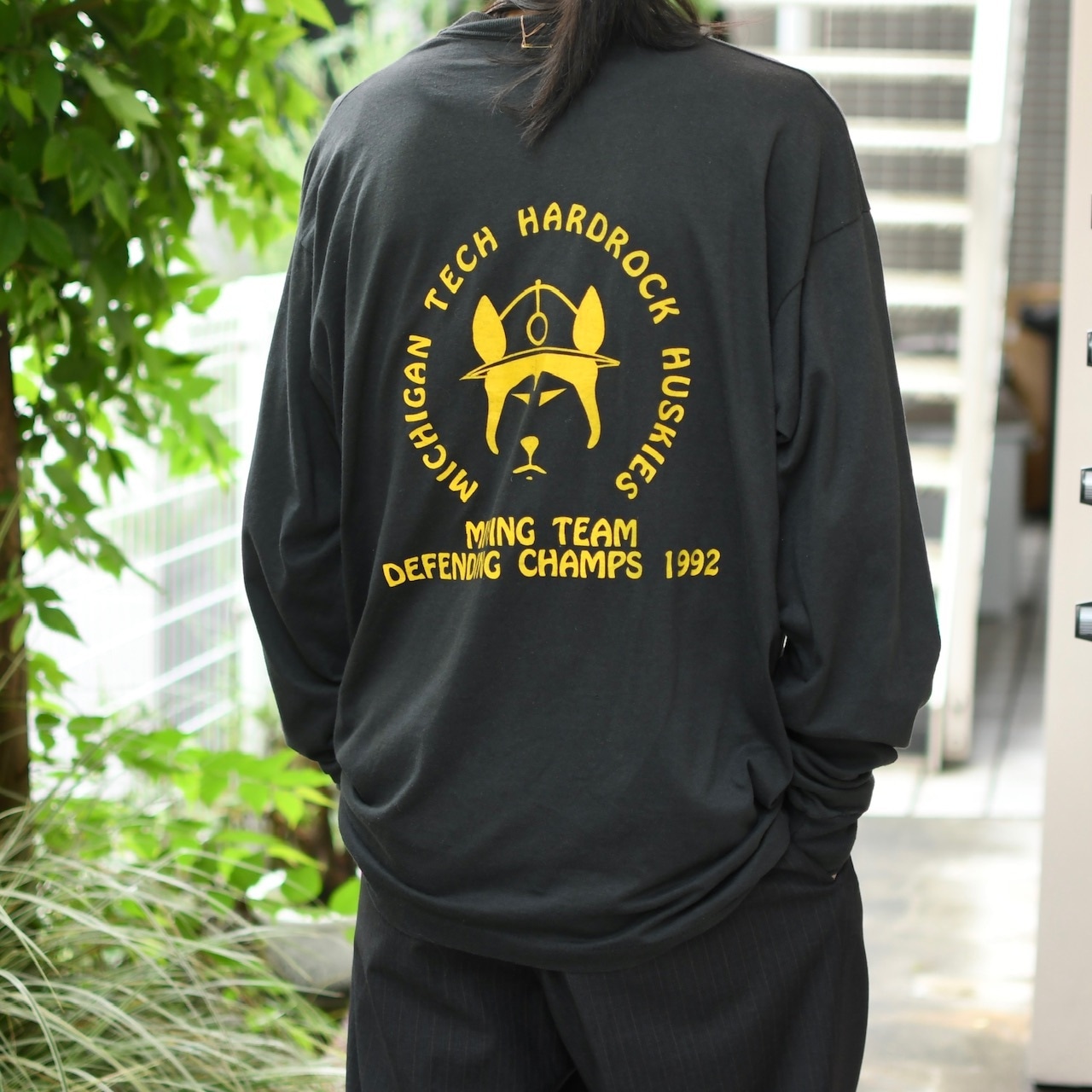 92's husky print long sleeve college tee