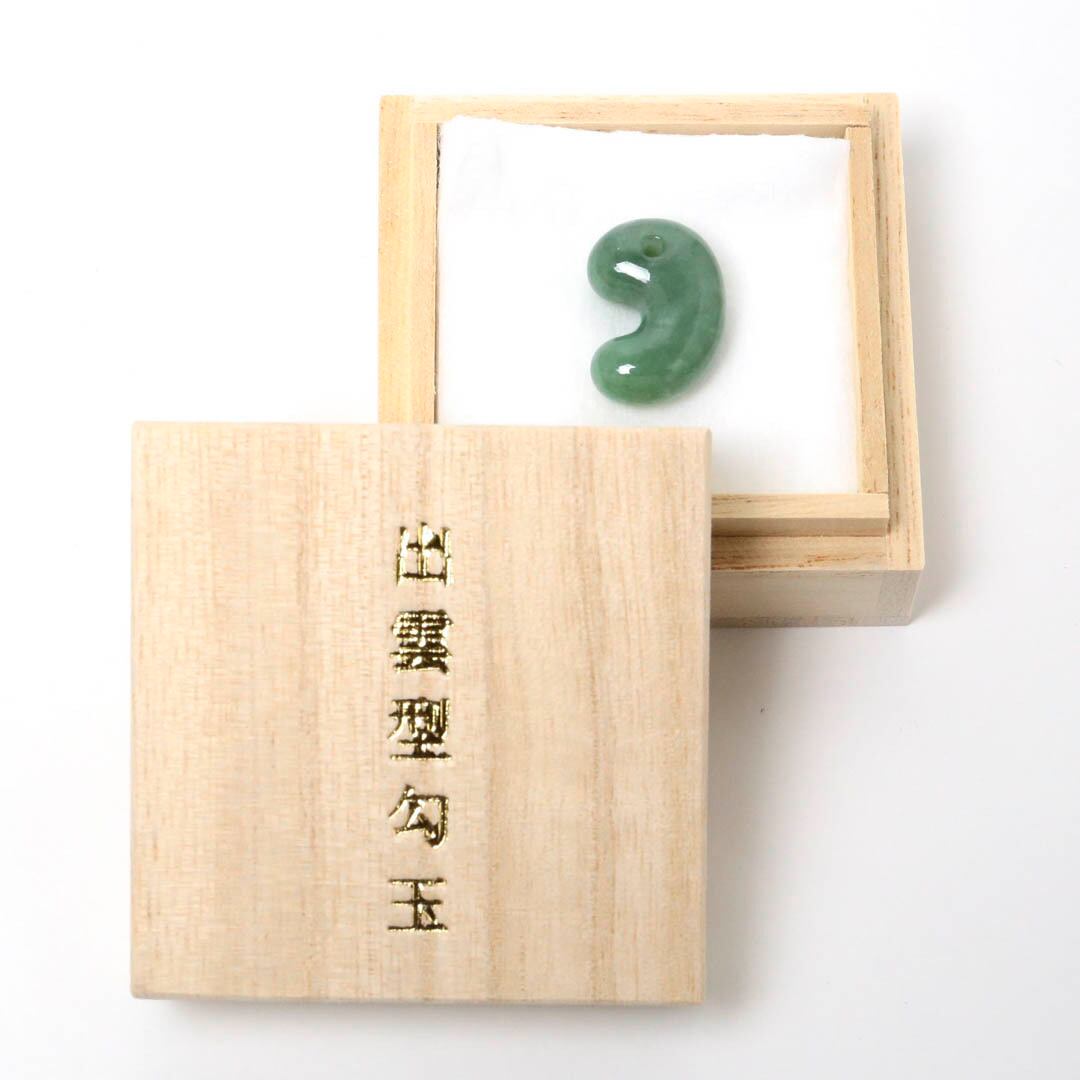 限定】24ミリ/金山谷産糸魚川翡翠 工房製作 出雲型勾玉【宝石鑑別書付