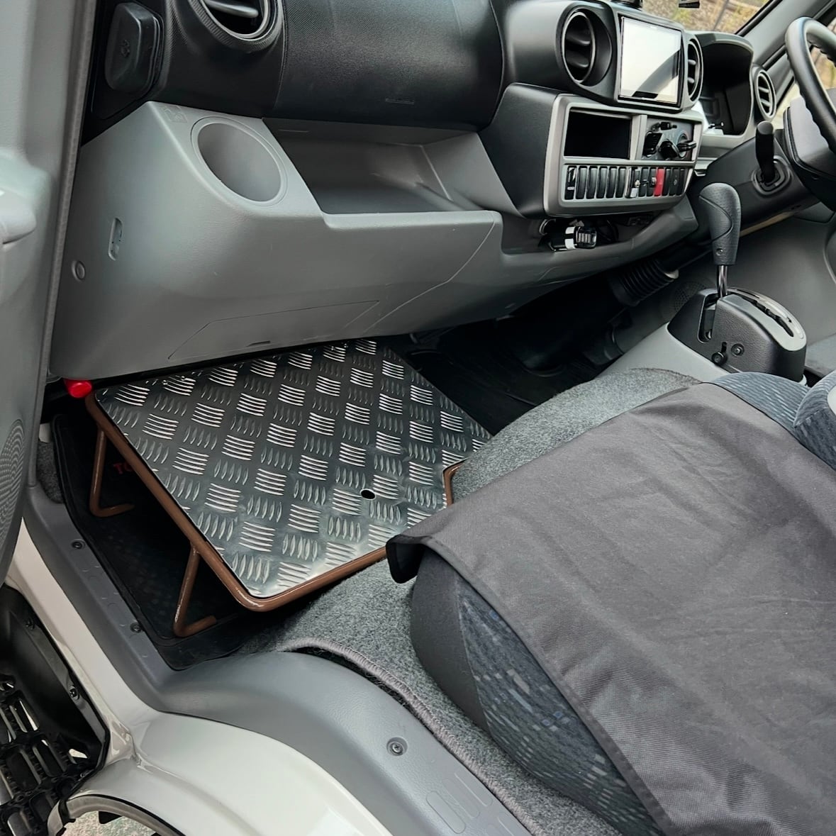 新型カムロード専用踏み台 | campingcar rental kyoto