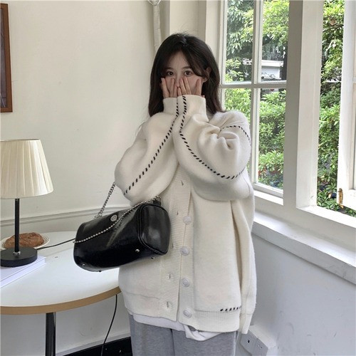 トップス カーディガン ニット セーター  カーデ Vネック 長袖 シンプル 秋冬 かっこかわいい 可愛い 大人可愛い きれいめ シンプル お洒落 大人女子 20代 30代 韓国 韓国系 韓国風 韓国ファッション オルチャン お揃い 双子 双子コーデ コーデ ファッション カジュアル 大人 上品 学生 通学 通勤 OL ママファッション ママコーデ 公園デビュー ラフ 普段着 おしゃれ お洒落 かっこいい 大人女子 旅行 着回し 普段使い 重ね着 スタイル 楽ちん モテ カジュアル
