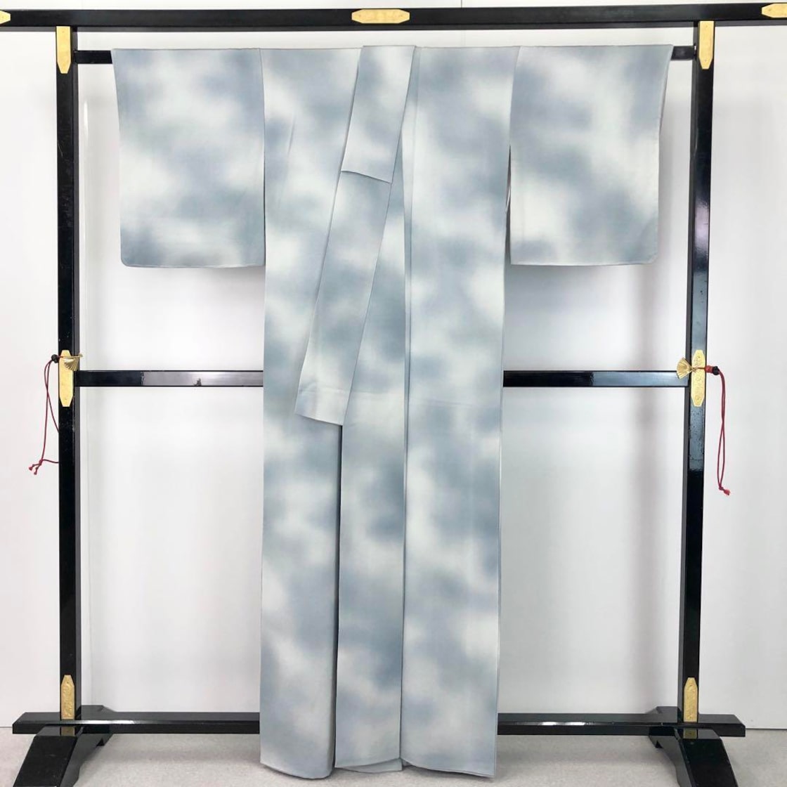 小紋 上品な暈し模様 空色鼠色 縮緬 K-4472 着物 きもの kimono 和服  