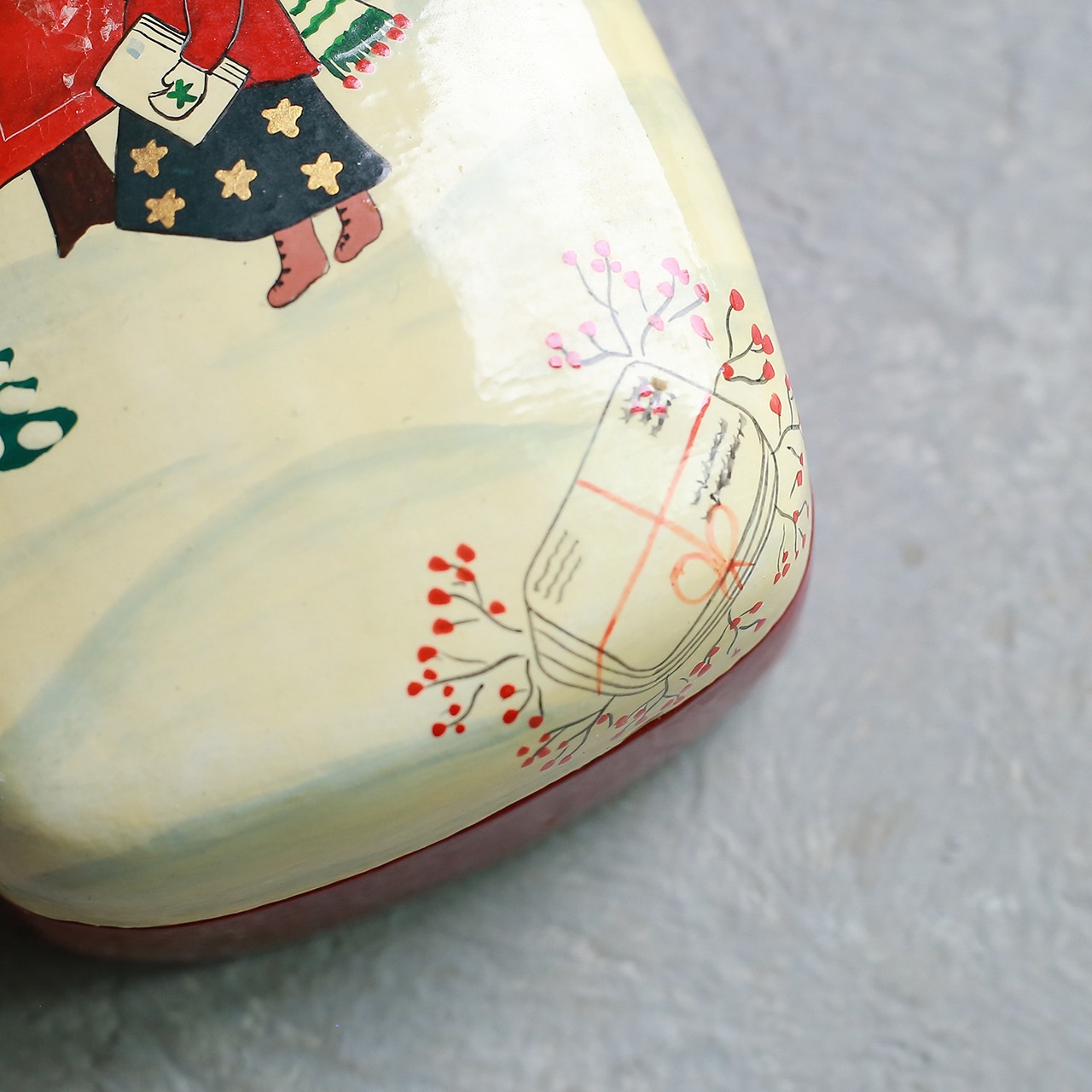 フィンランドから届いた、かわいいイラストの木箱