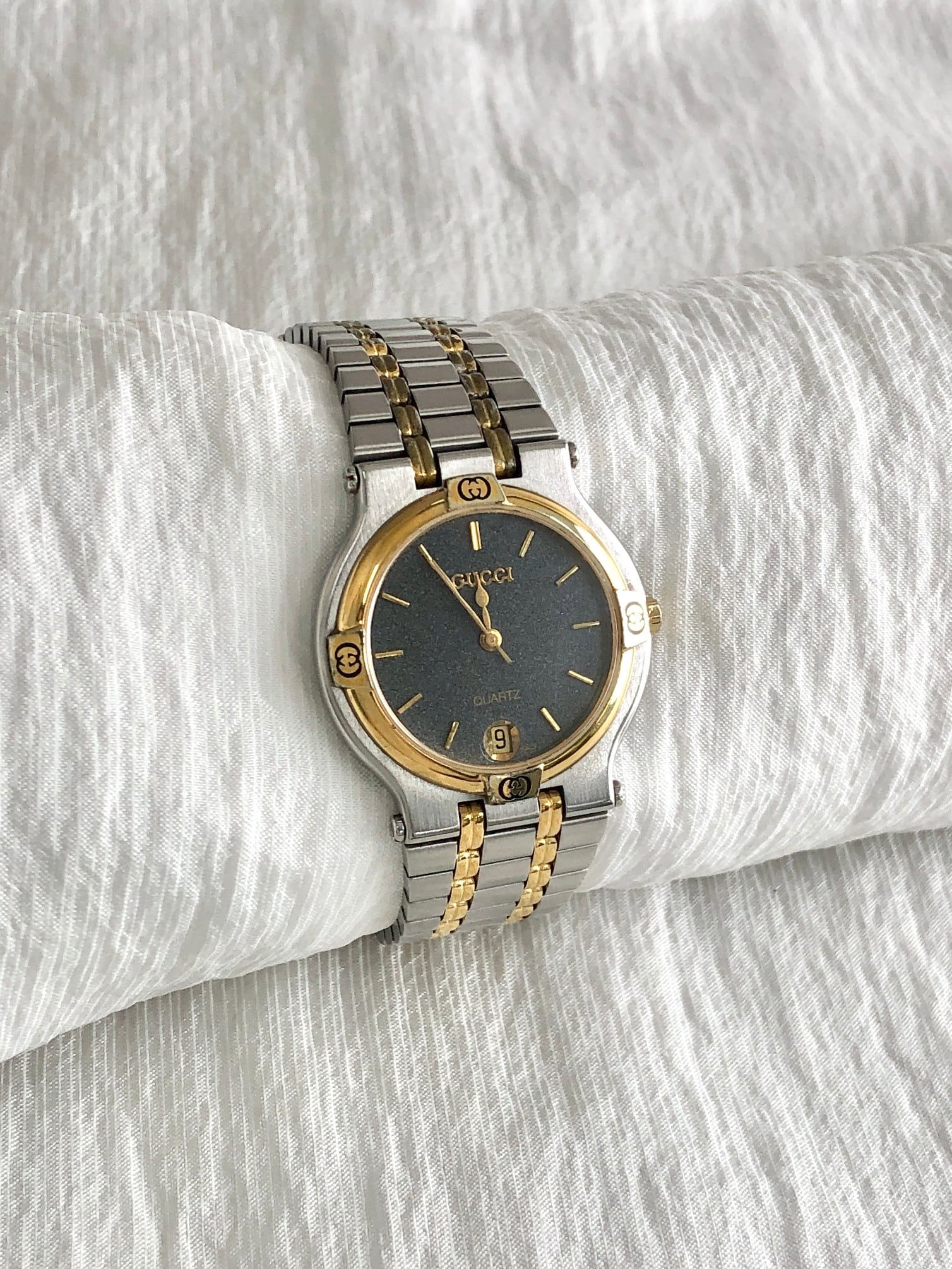 GUCCI グッチ 腕時計 シルバー×ゴールド ロゴ ステンレススチール