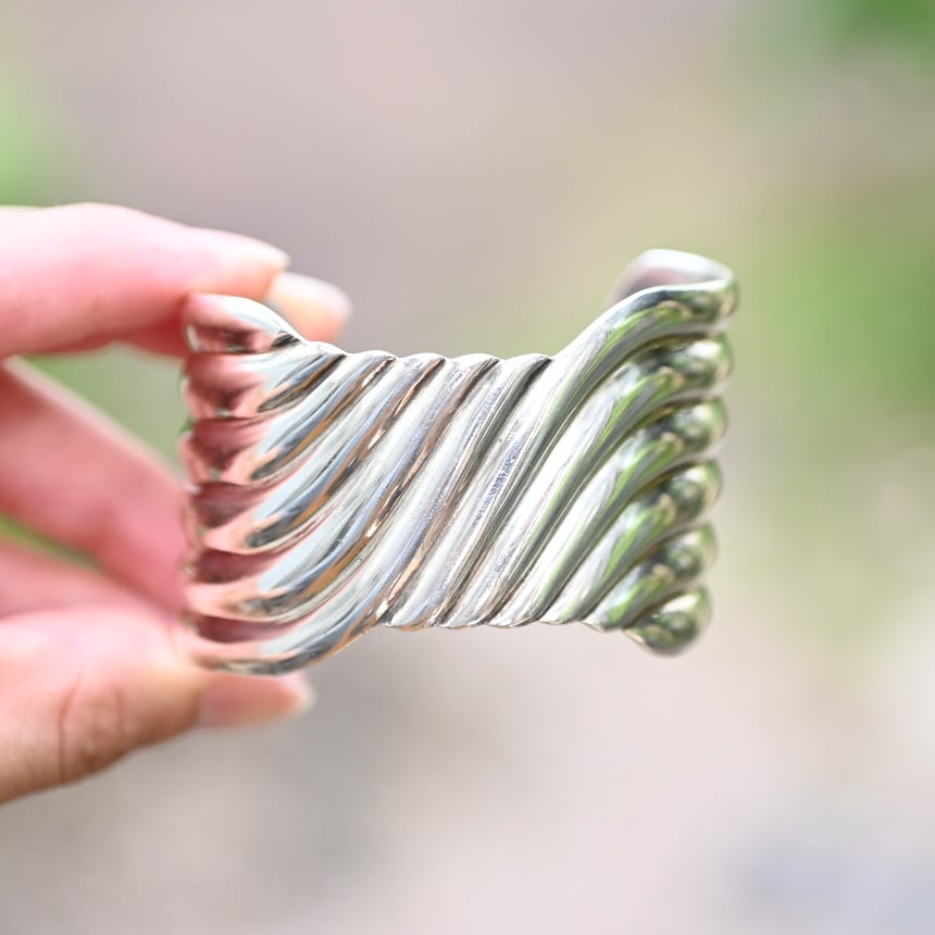 Modern Elegant Bangle By Los Ballesteros / Mexico | DÉMODÉ-Vintage