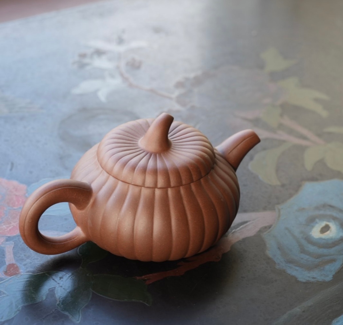 中国茶器】菊花デザイン 宜興 茶壺 | 方龍 アクセサリーとシノワズリ雑貨