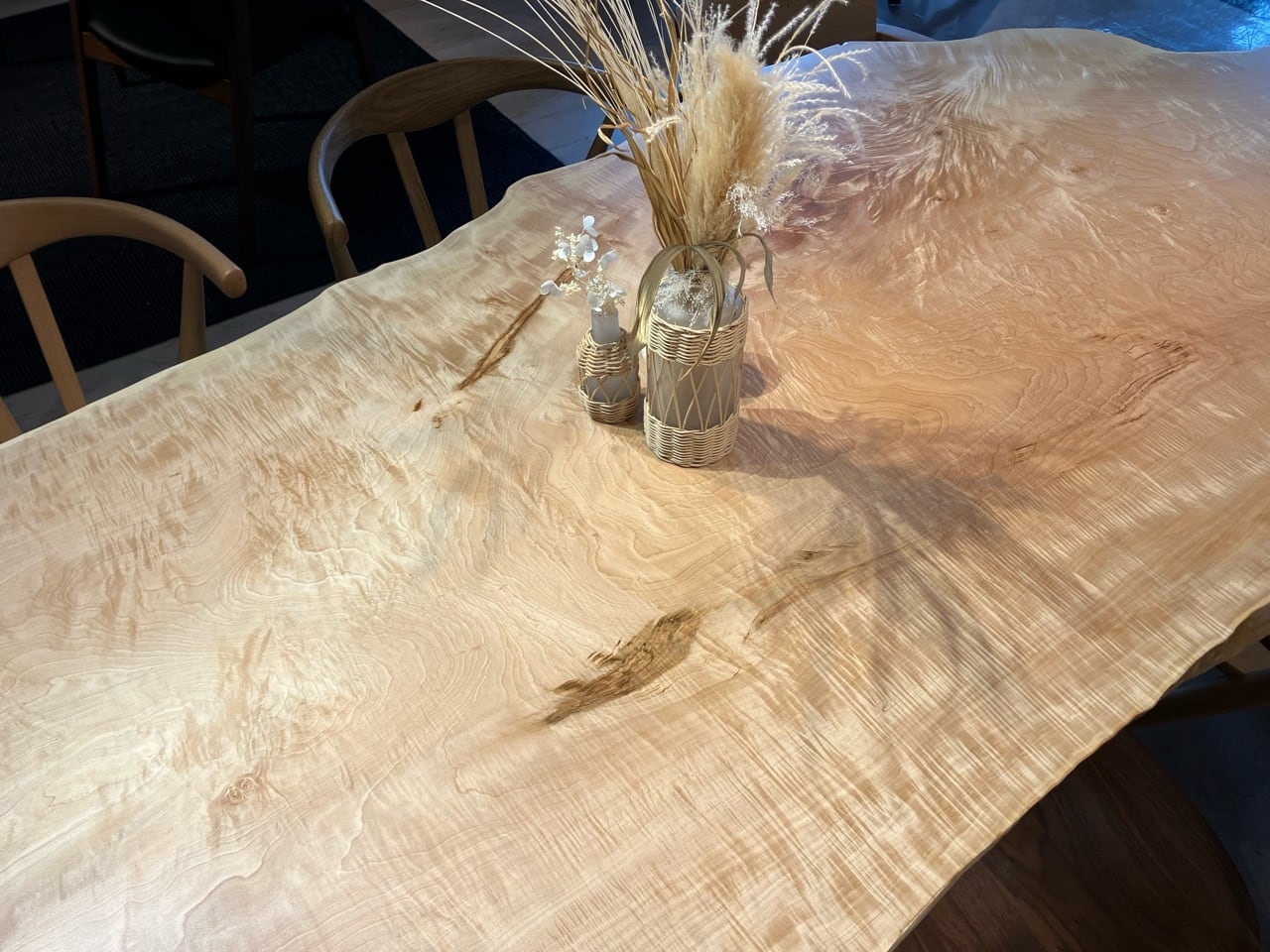 Premium】白栃（トチ）_2400×700-940-830×60_青山店_テーブル天板/一枚