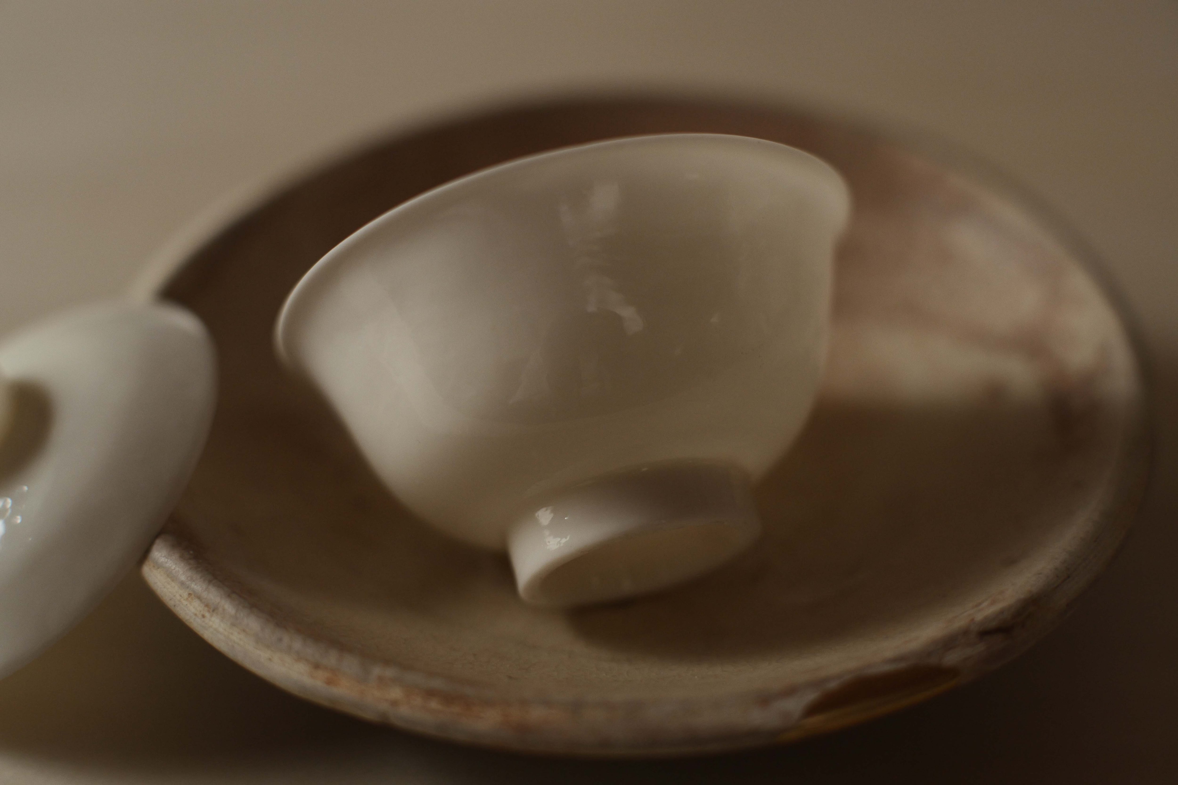 手拓薄胎白磁蓋碗・小＜徳化産＞（型作り・手押し/約50cc） | 北白川糕糰店