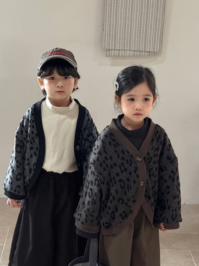 ヒョウ柄Vネックカーディガン（2色展開）JIAY｜アウター 上着｜小学生 ジュニア対応｜通学 普段着｜韓国子供服｜男の子 女の子｜80-140cm｜2026秋服 ［取寄］