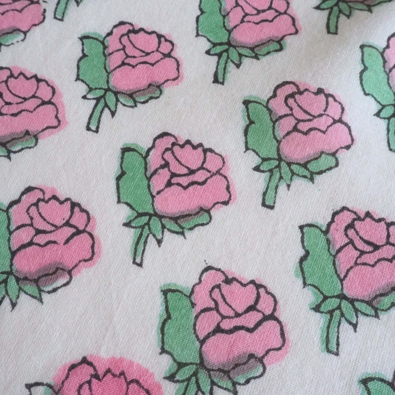 ブロックプリント生地【50cm単位】インド綿 小花柄 白×ピンク×グリーン #57729-WT2