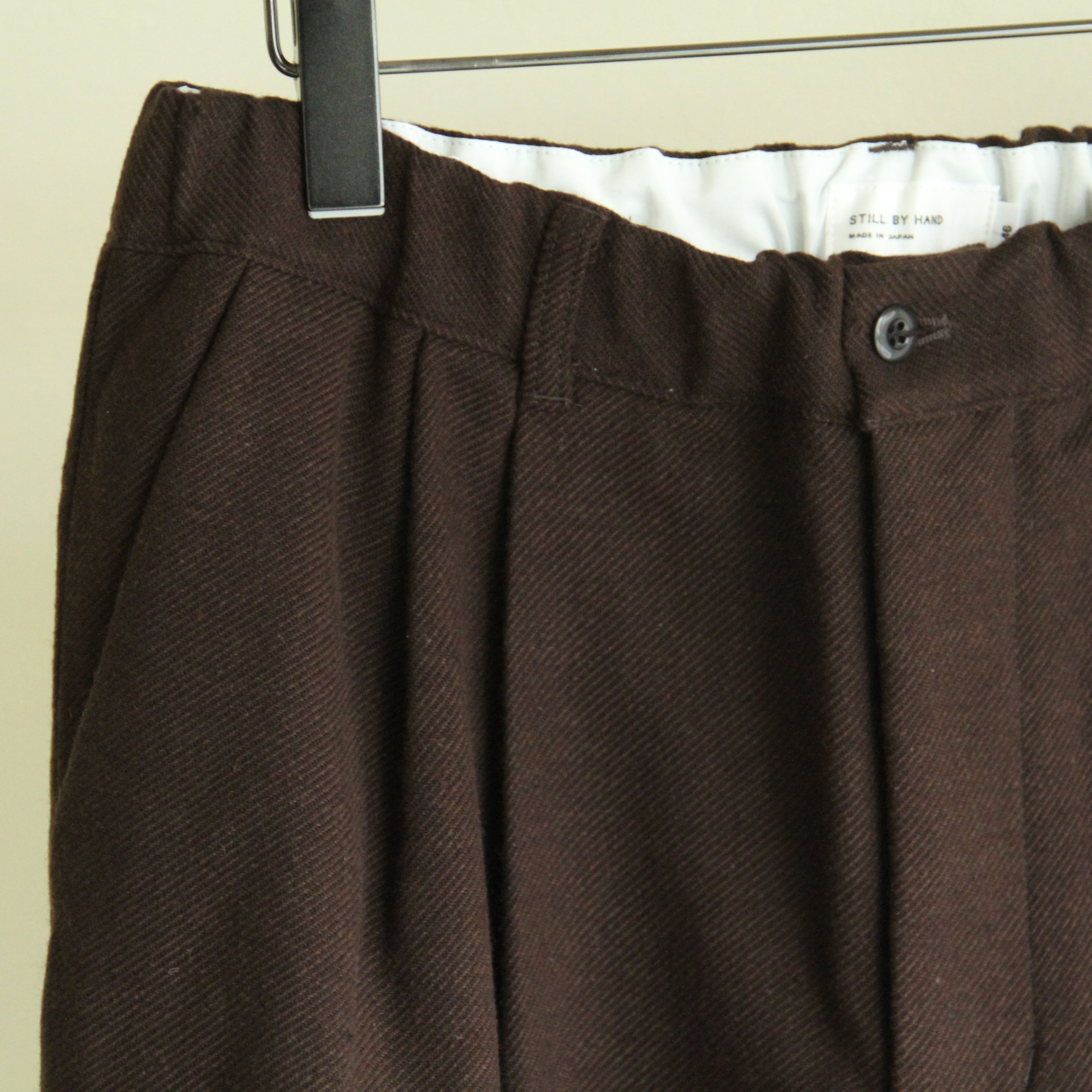 STILL BY HAND Wool mixed deep tuck pants