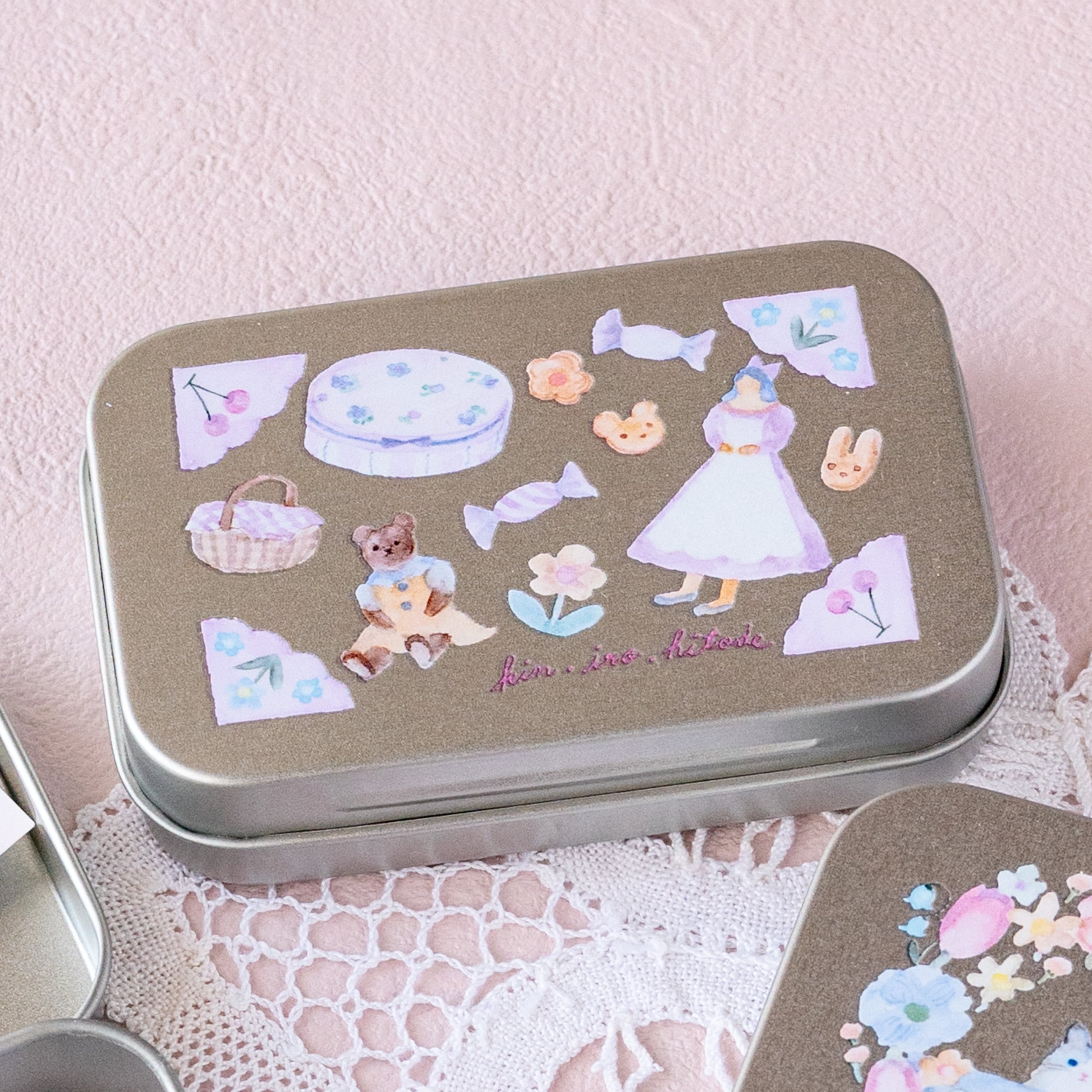 ハンドメイドオーダー受付ページ＊ 小ちゃな9人の女の子達パネル計6枚 ミニ缶付きペーパーセットB＊女の子のお気に入り | きんいろひとで