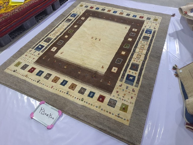 絨毯クエスト79【No.197】Gabbeh　ギャッベ　※現在、こちらの商品はイランに置いてあります。ご希望の方は先ずは在庫のご確認をお願いします。