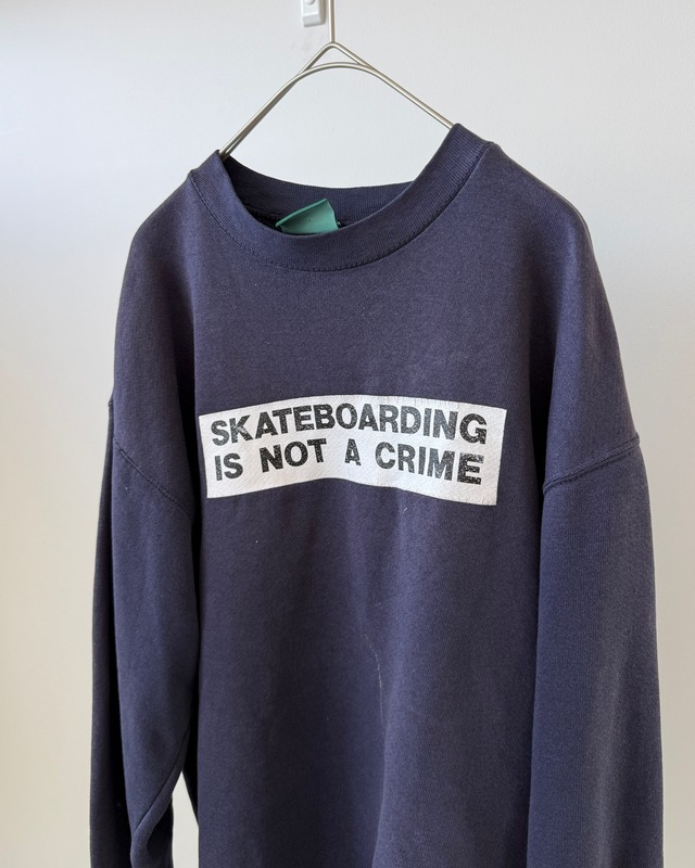 -Santa Cruz- Vintage 90s M SKATEBORDING IS NOT A CRIME Sweat