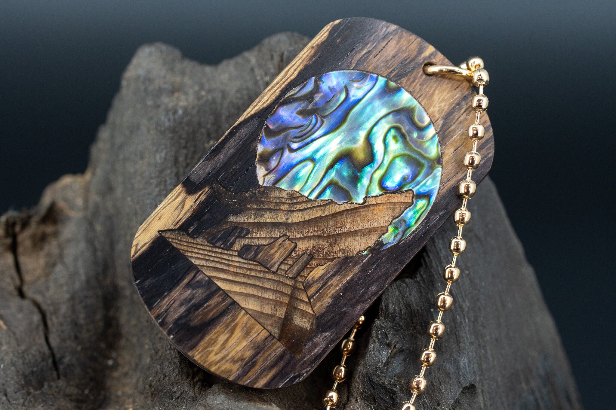 【 熱帯の黒き宝 】 ラオスブラック ドッグタグ 象嵌 月と狼