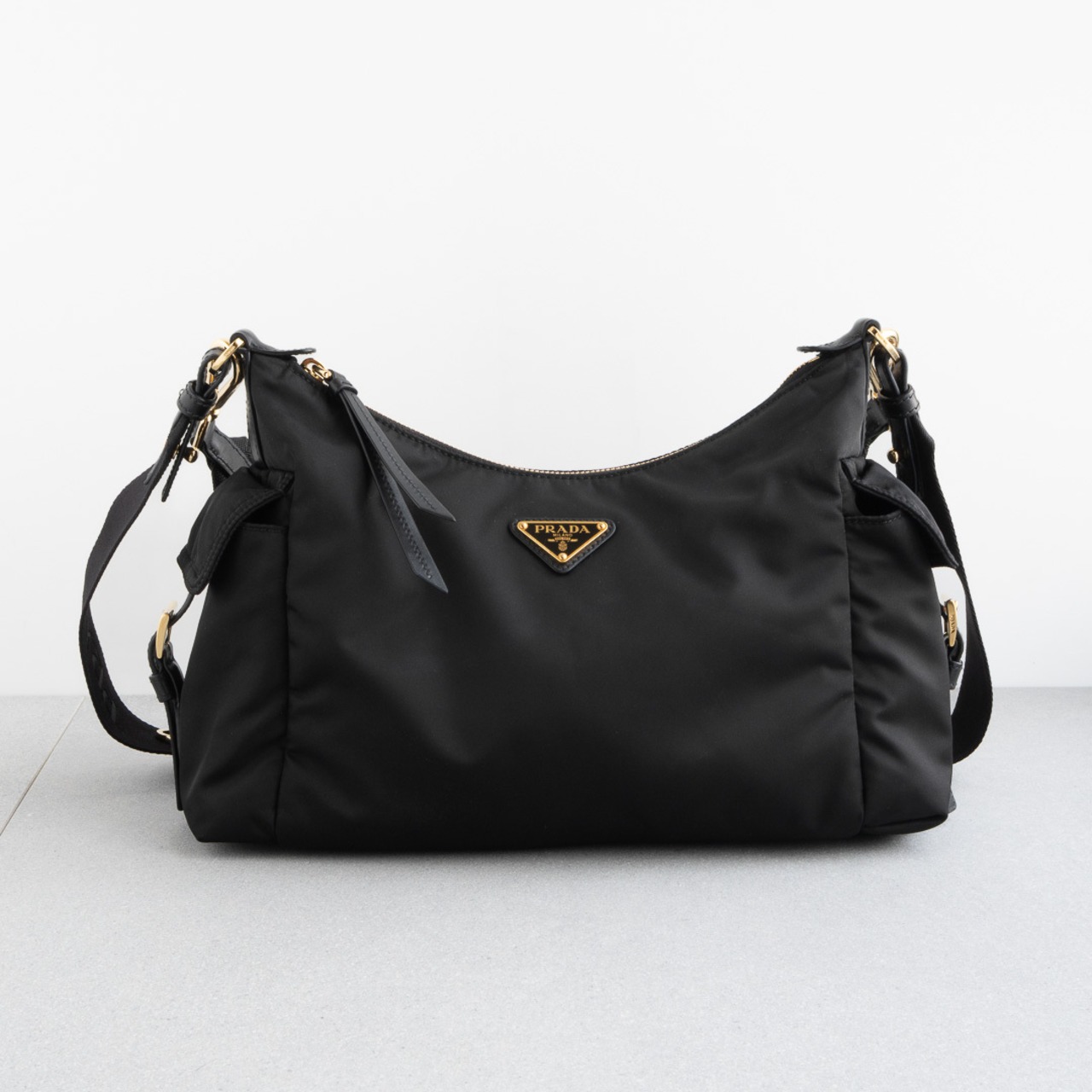 プラダ エクスプローラ ラージ ブラック ナイロン レザー ショルダーバッグ