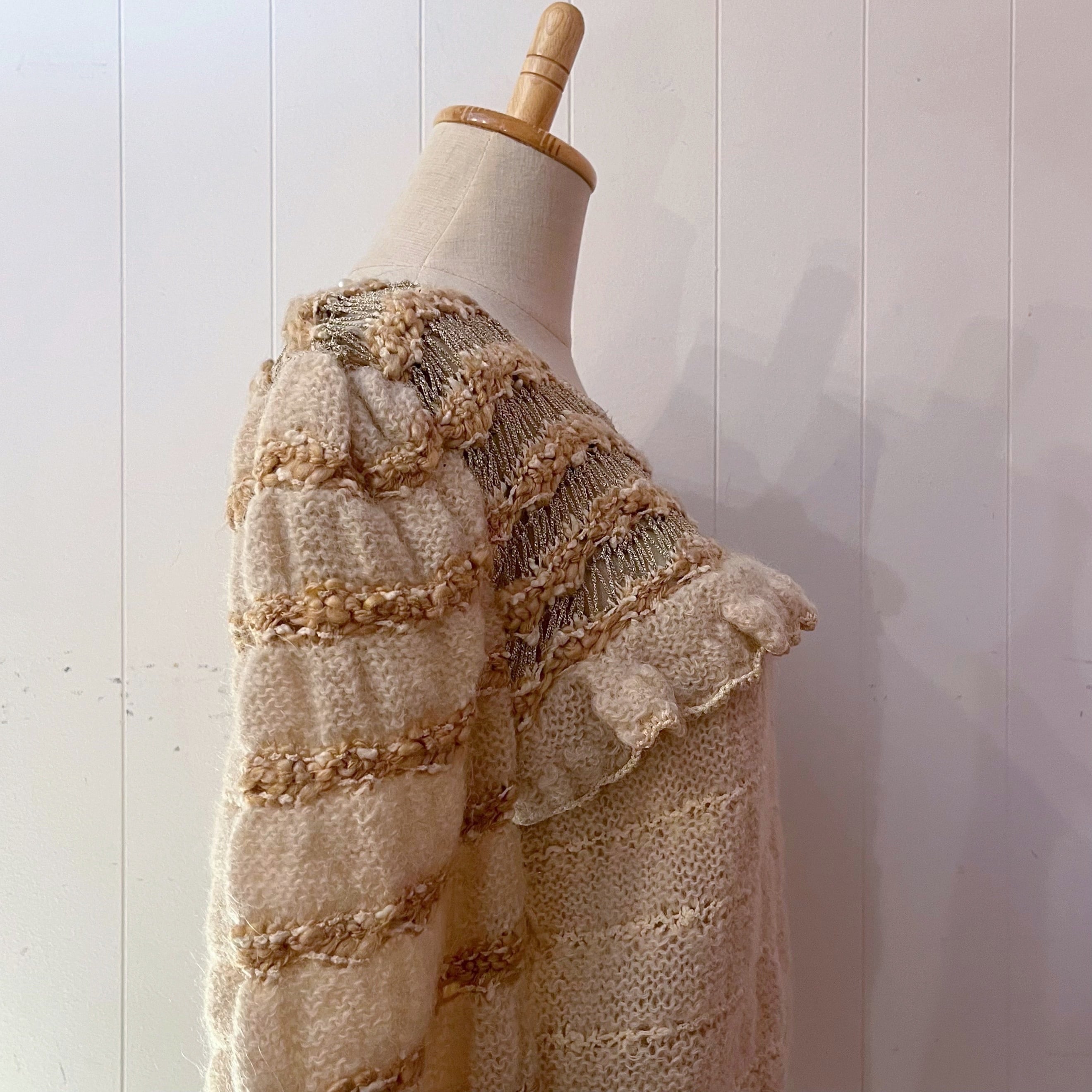 ruffle cuffs gold lame knit