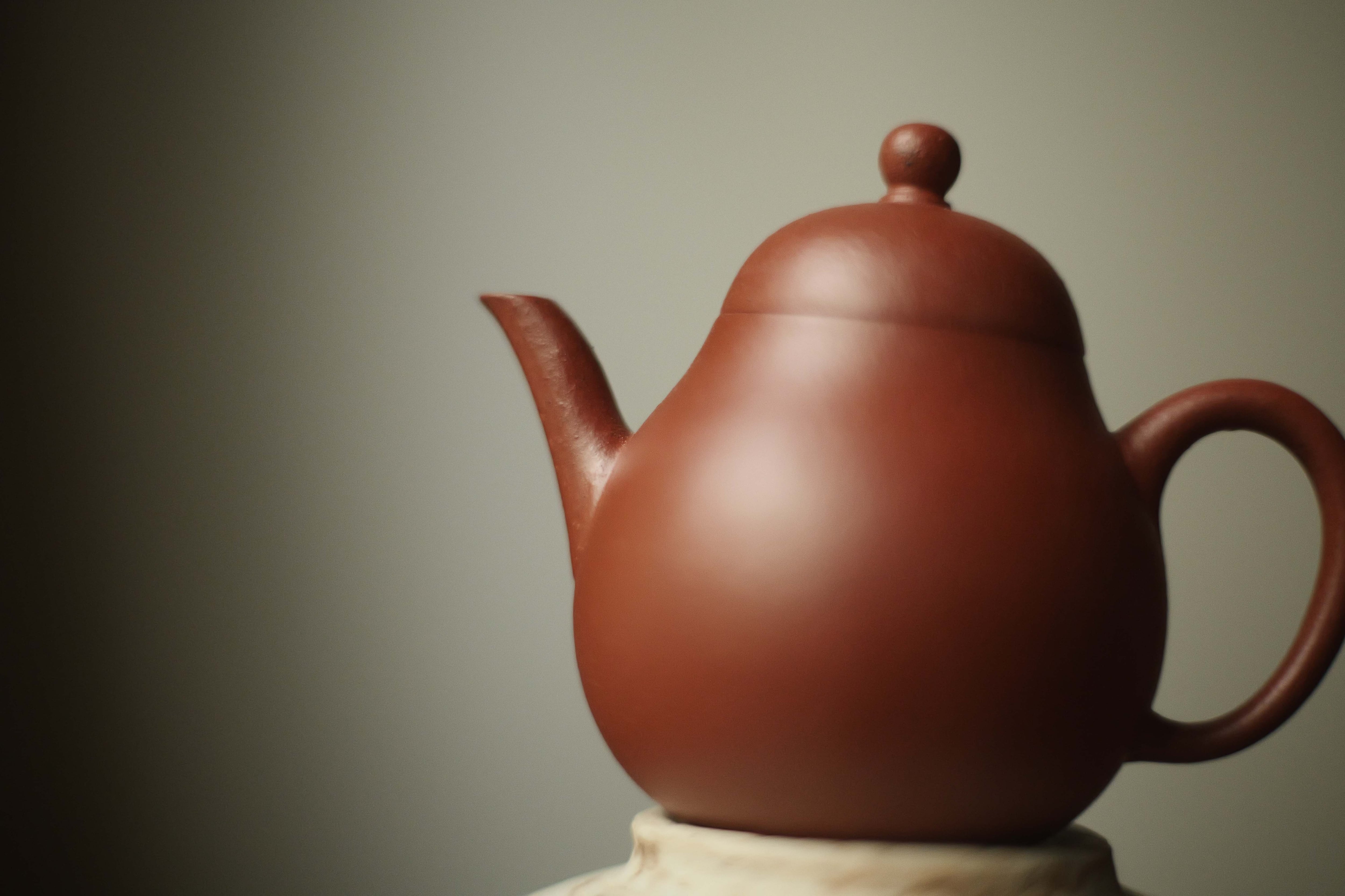 宜興紫砂壺「梨式・摹聖和製曠攬齋」（約100cc）・紅衛朱泥 | 北白川糕糰店