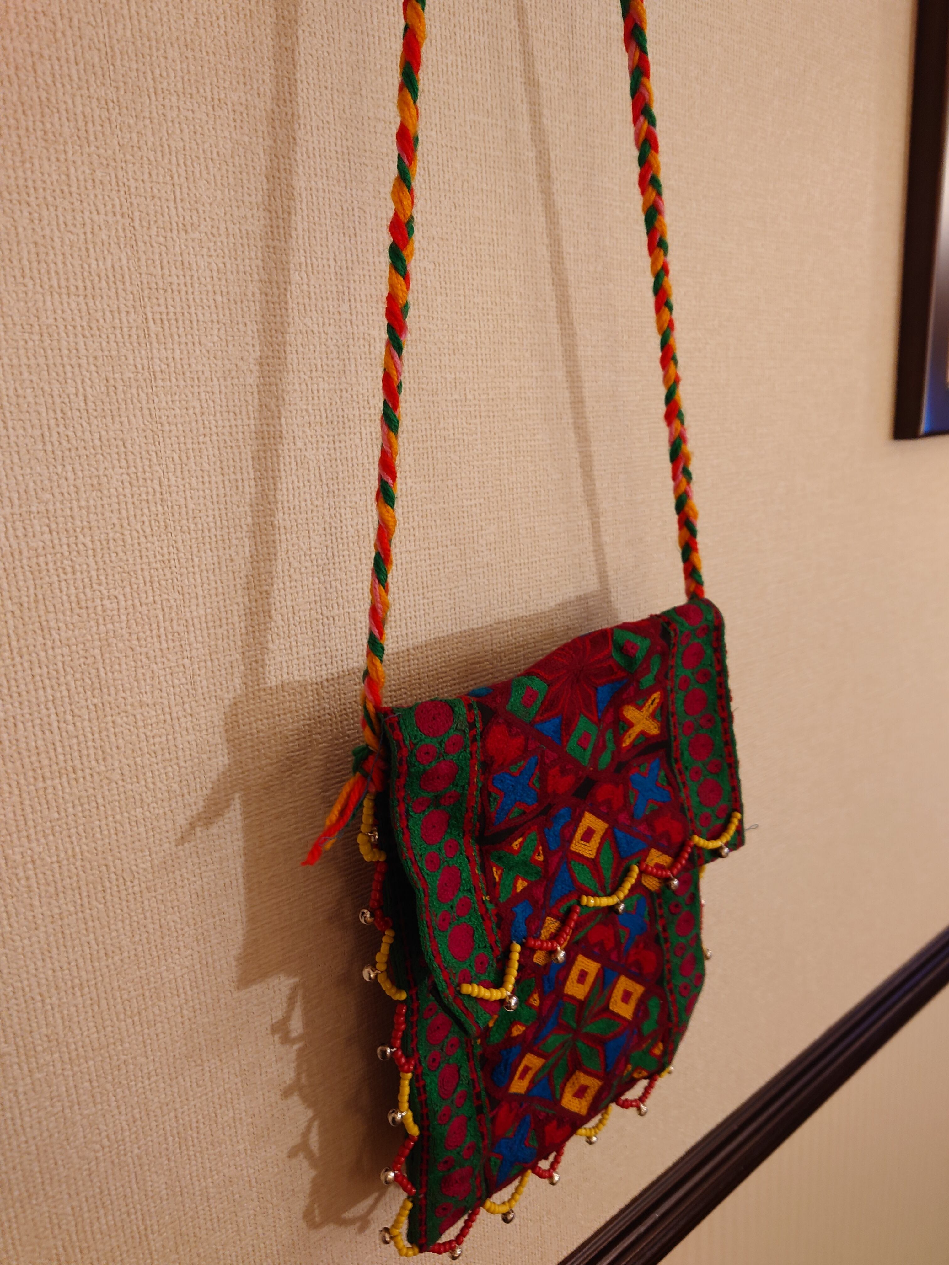 ハンドメイド⭐︎ショルダーバッグ カラーシャ族手作りショルダーバッグC | SHAKE HANDS（チャリティーSHOP）
