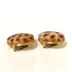 Animal print round earrings